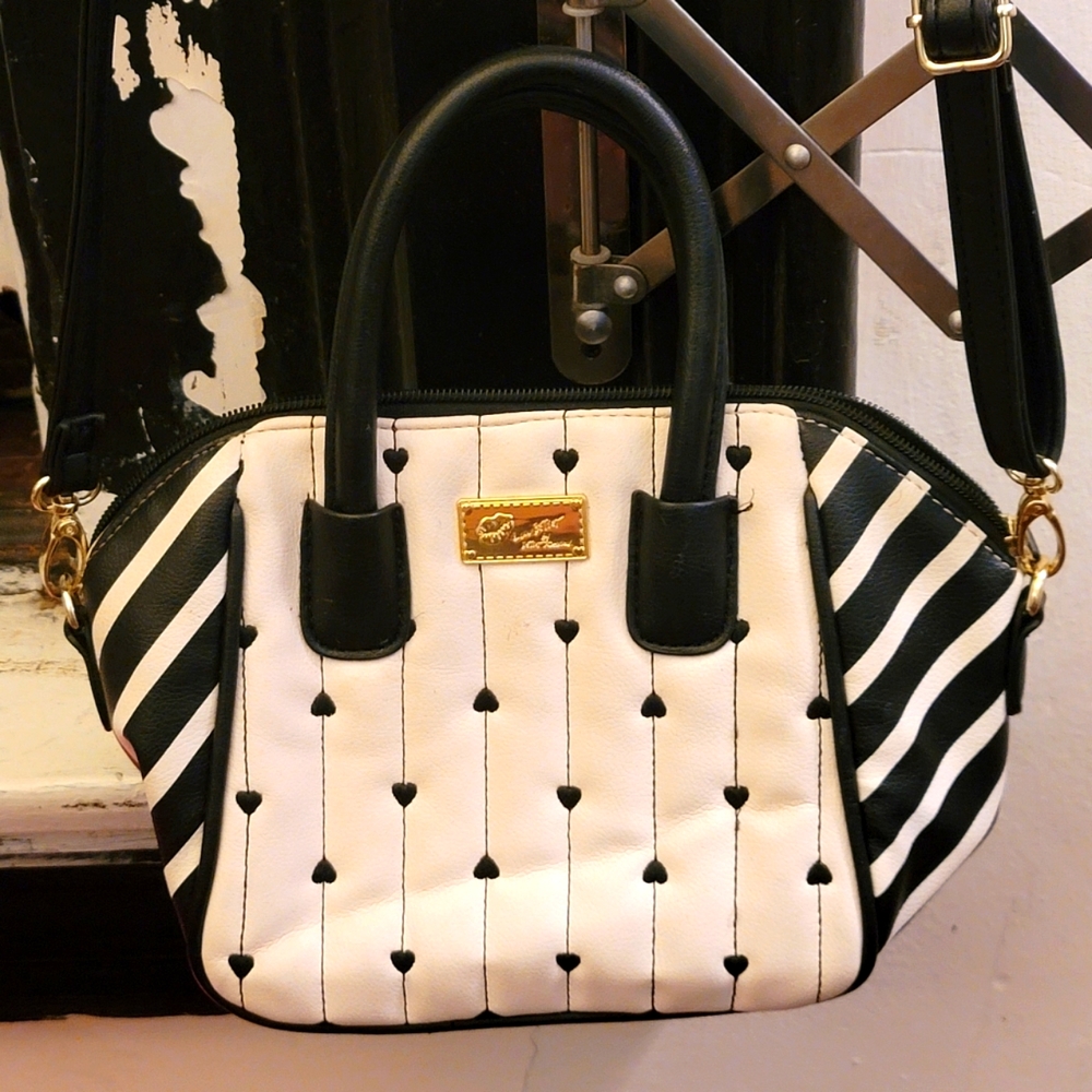 Betsey Johnson TWO way satchel